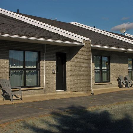 Valcourt Motel Du Canton מראה חיצוני תמונה