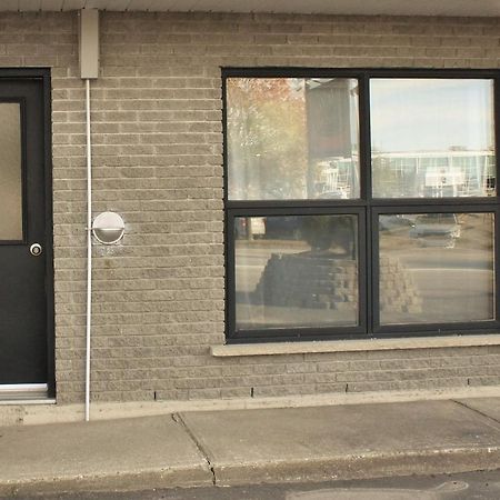 Valcourt Motel Du Canton מראה חיצוני תמונה