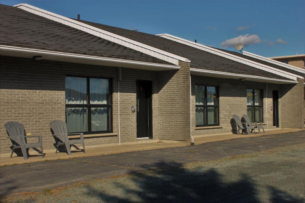 Valcourt Motel Du Canton מראה חיצוני תמונה