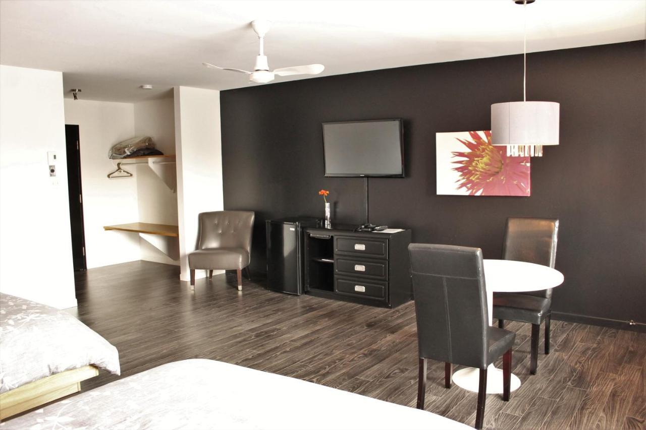 Valcourt Motel Du Canton מראה חיצוני תמונה