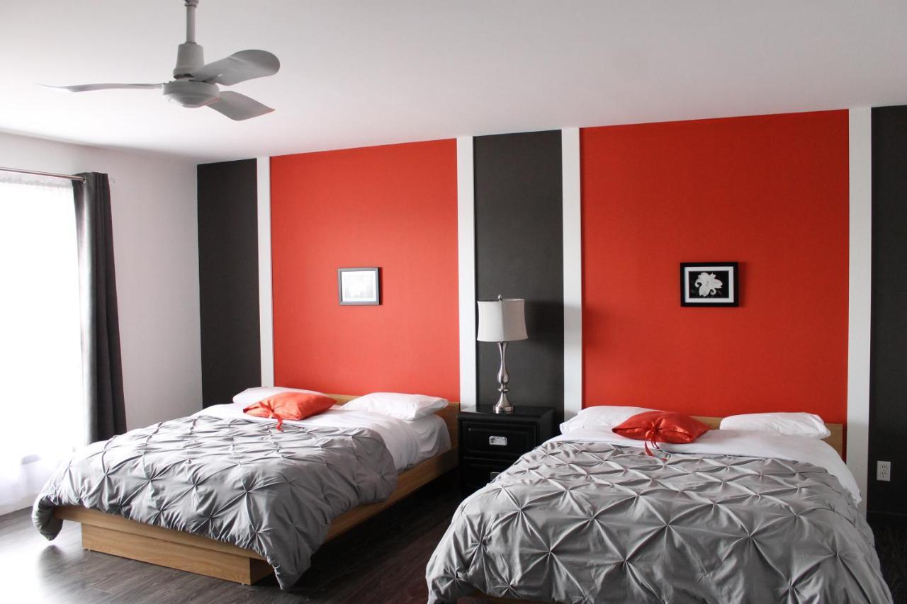 Valcourt Motel Du Canton מראה חיצוני תמונה